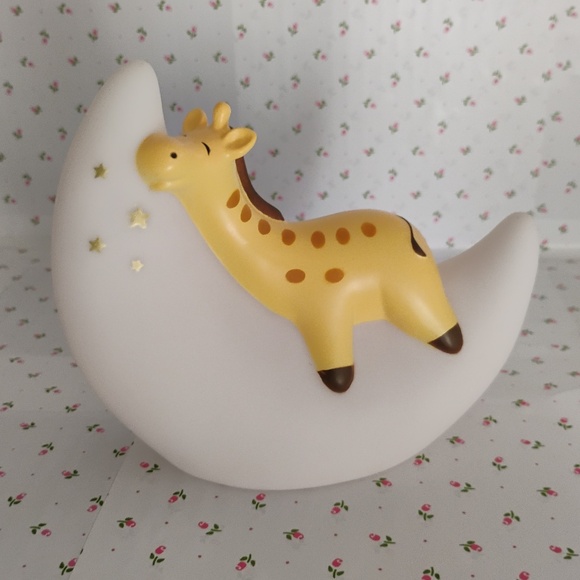 Baby /  Infant Giraffe Asleep on Moon and Stars Night Light - Battery Operated - Picture 4 of 7